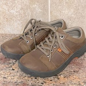Keen boys casual/dress shoes